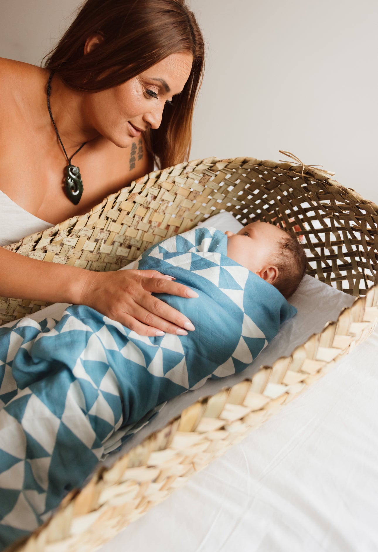 Āhuru Swaddle - Kikorangi