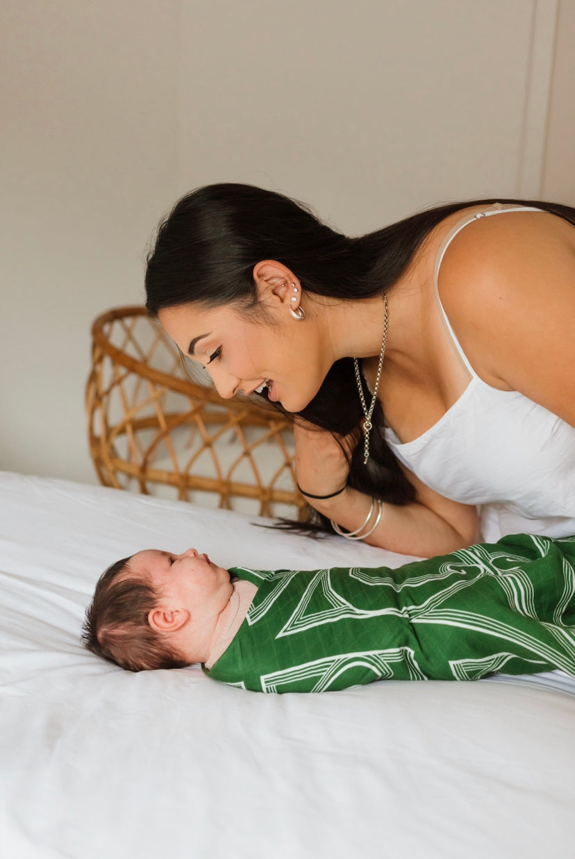 Āhuru Swaddle - Kākāriki
