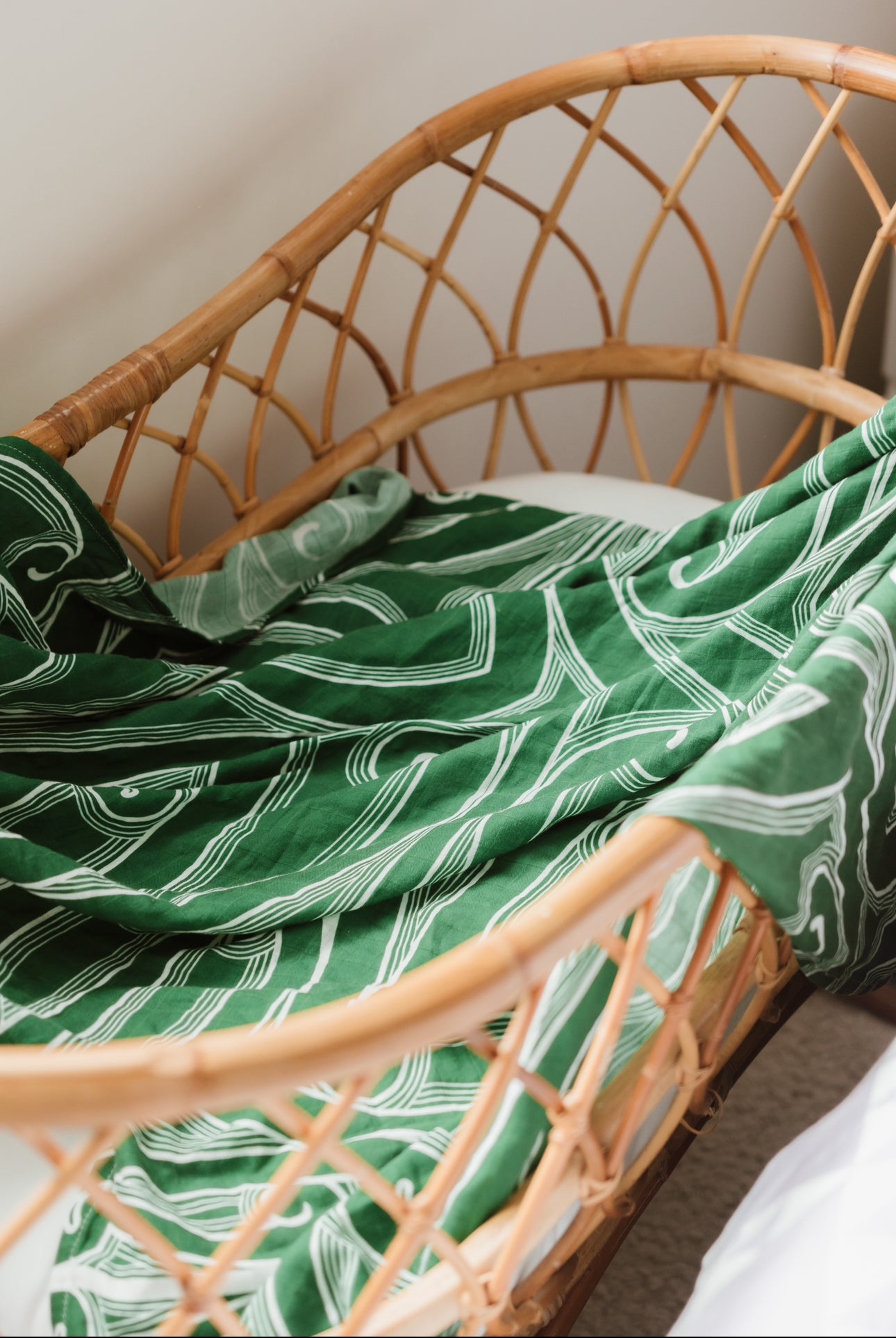 Āhuru Swaddle - Kākāriki
