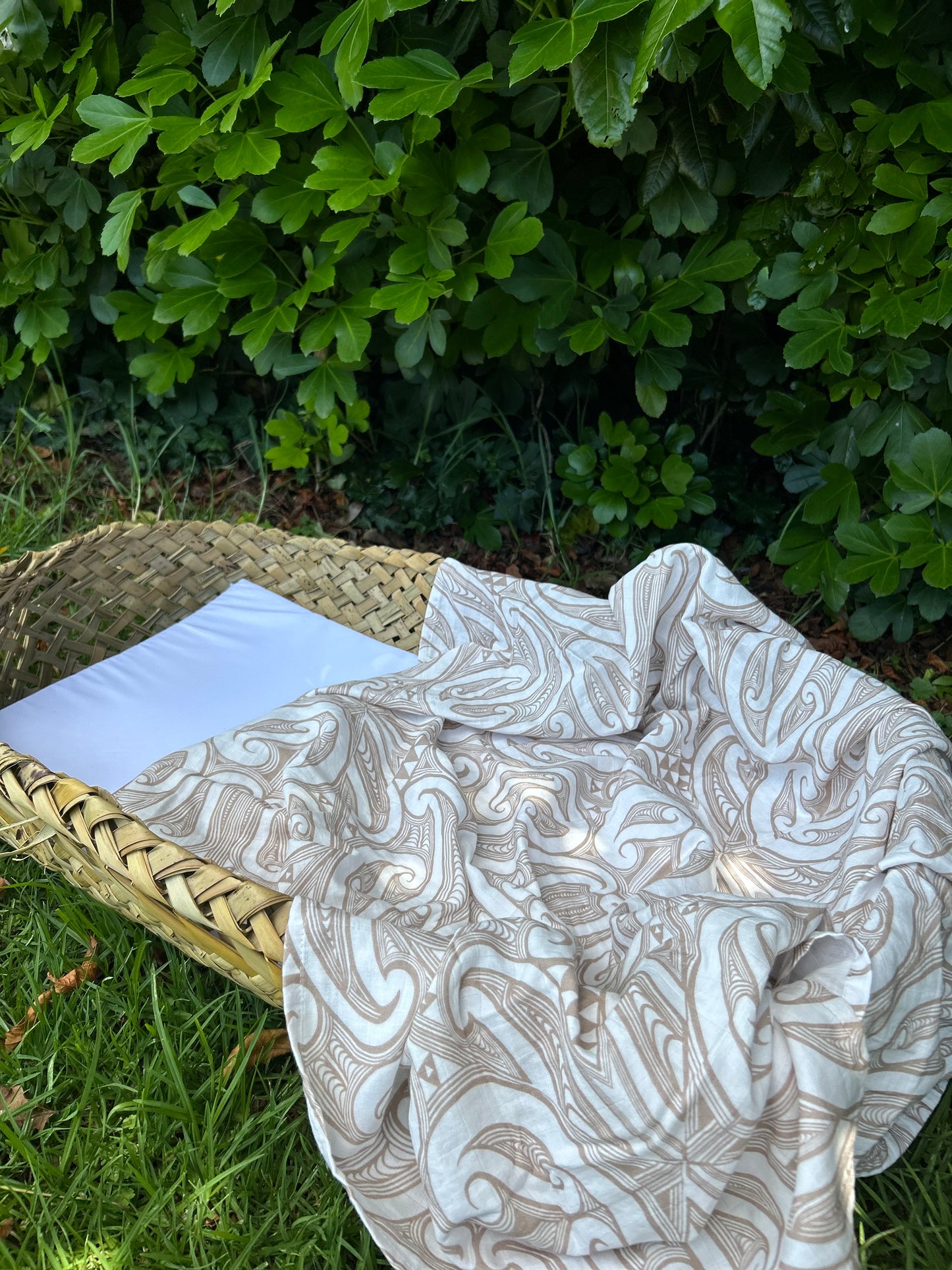 Āhuru Swaddle - Mā